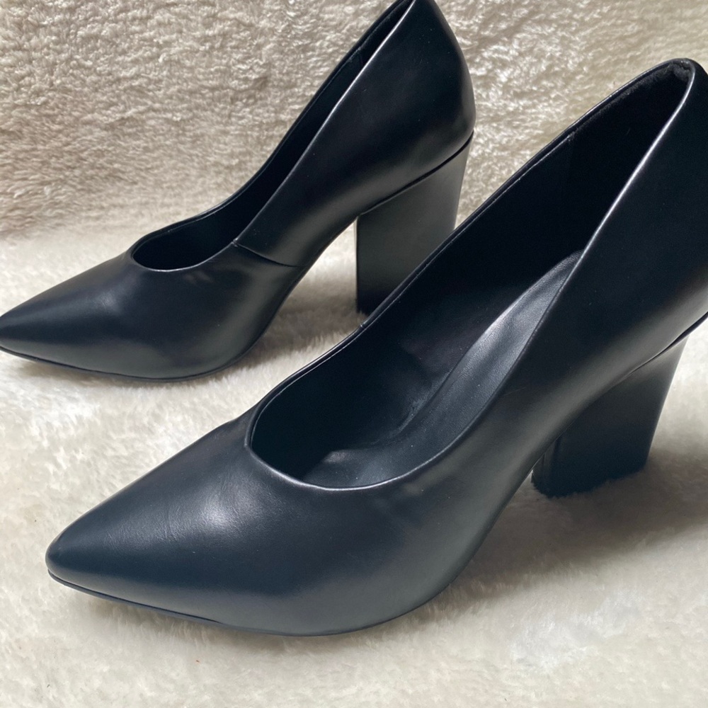 Oak and Fort Black Pumps
